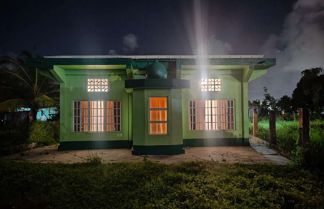 Bagotville Masjid Exterior (Dark Theme)